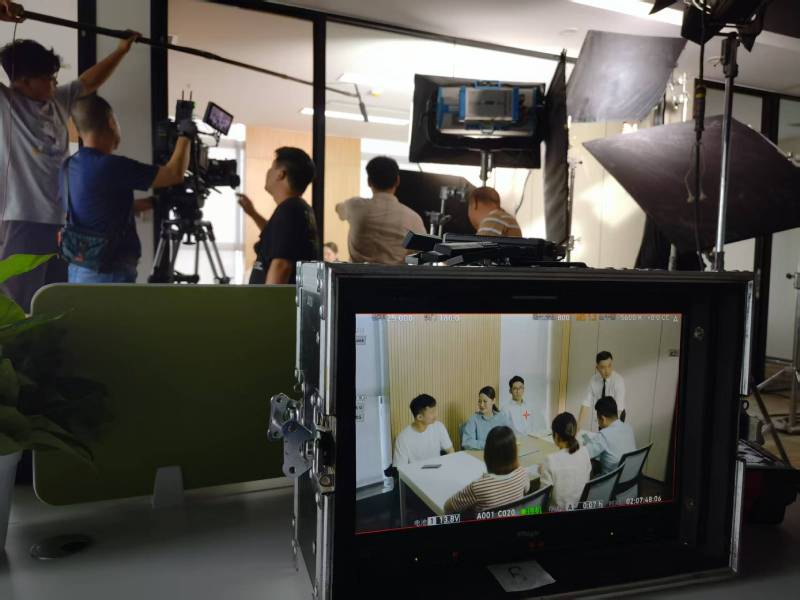 海伦市TVC拍摄公司：科技产品视觉化大师，诠释未来感与功能美学